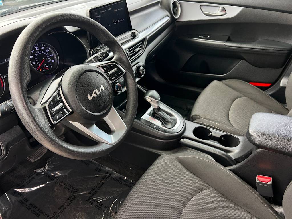 Thumbnail: 2022 Kia Forte - 9