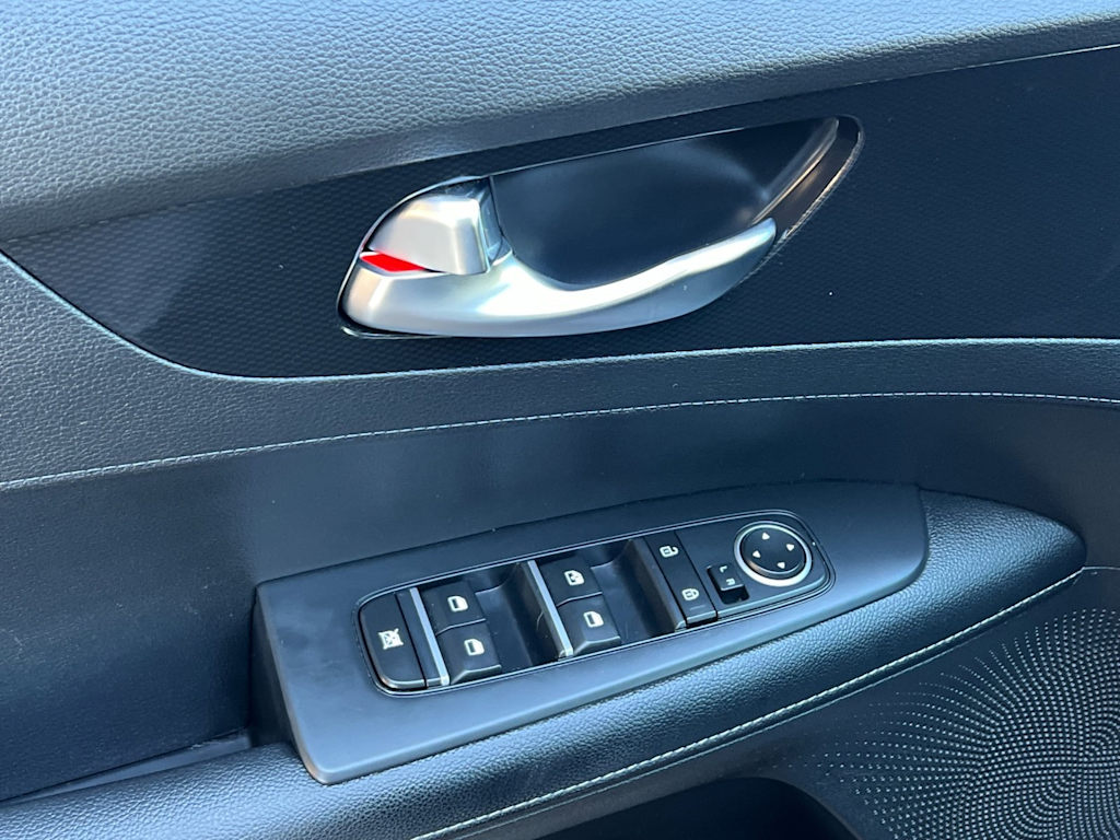 Thumbnail: 2021 Kia Forte - 22