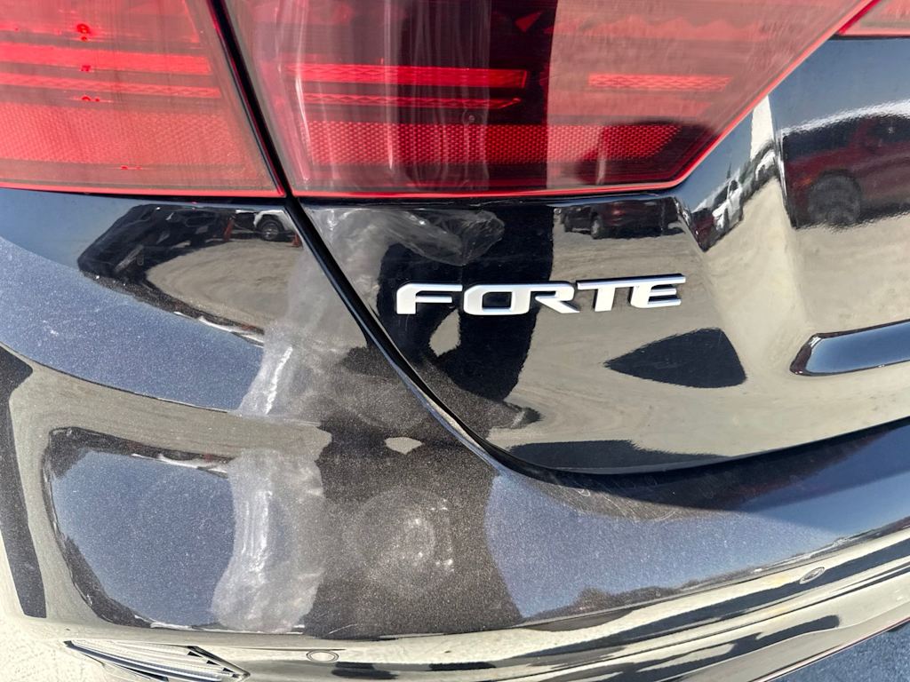 Thumbnail: 2022 Kia Forte - 15