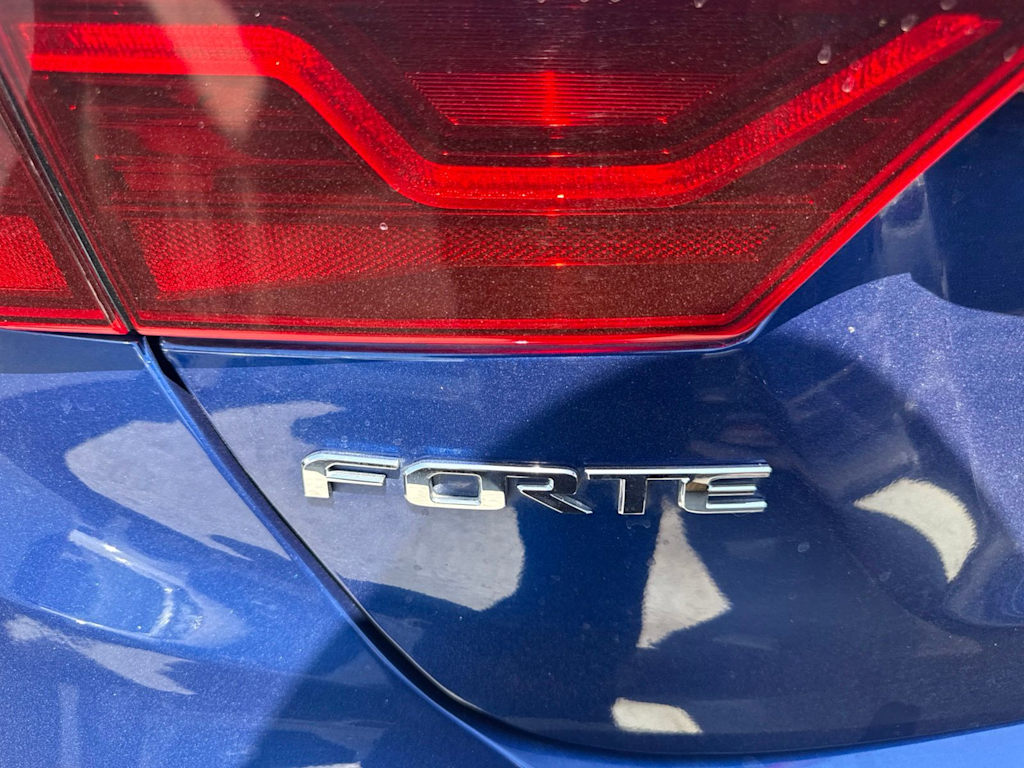 Thumbnail: 2021 Kia Forte - 16