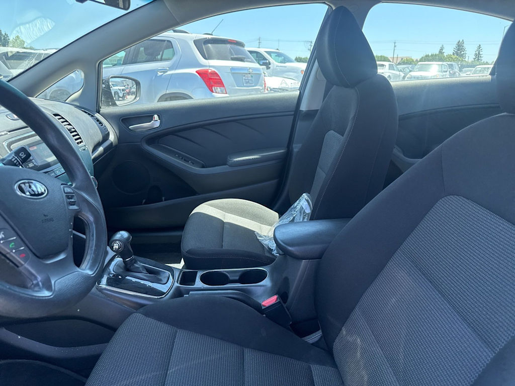 Thumbnail: 2017 Kia Forte - 6