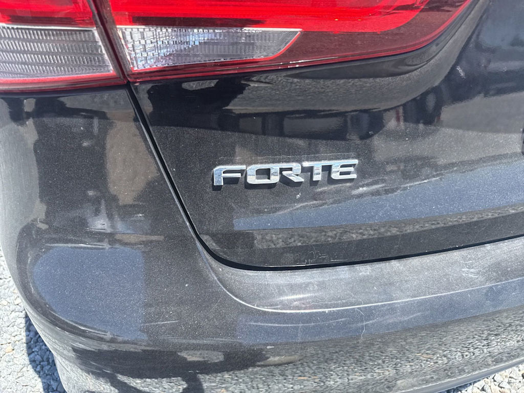 Thumbnail: 2017 Kia Forte - 5