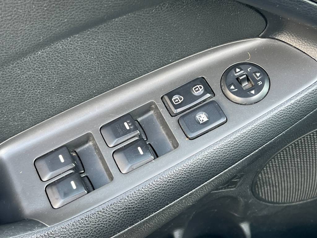 Thumbnail: 2018 Kia Forte - 23