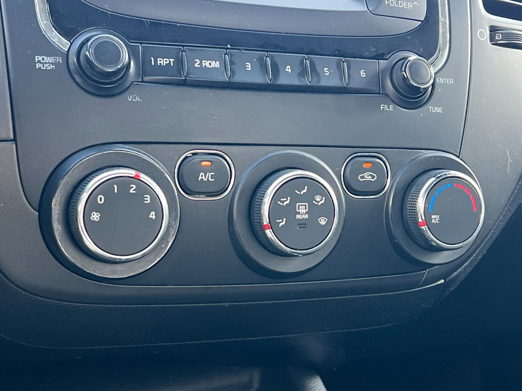 Thumbnail: 2018 Kia Forte - 24