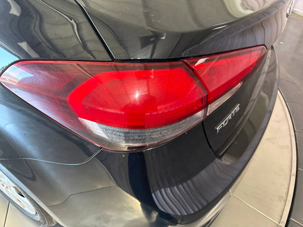 Thumbnail: 2017 Kia Forte - 19