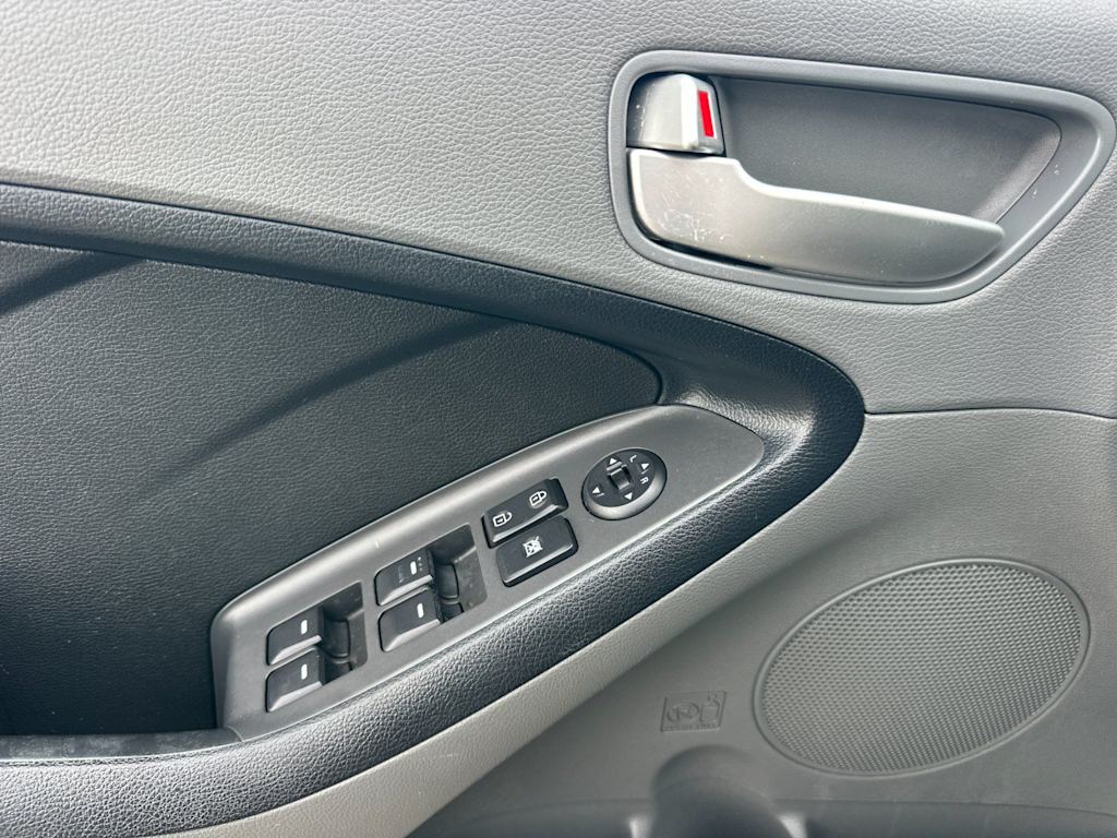 Thumbnail: 2017 Kia Forte - 22