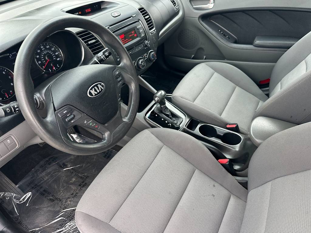 Thumbnail: 2017 Kia Forte - 9