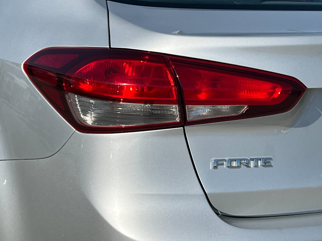 Thumbnail: 2017 Kia Forte - 27