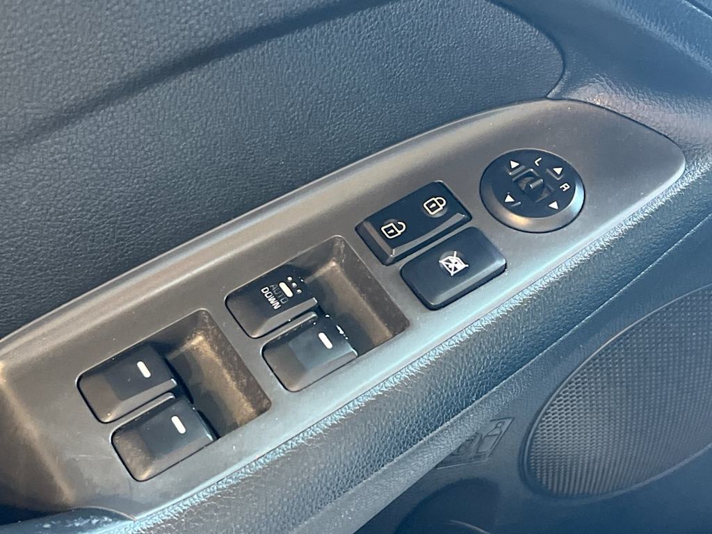 Thumbnail: 2017 Kia Forte - 23
