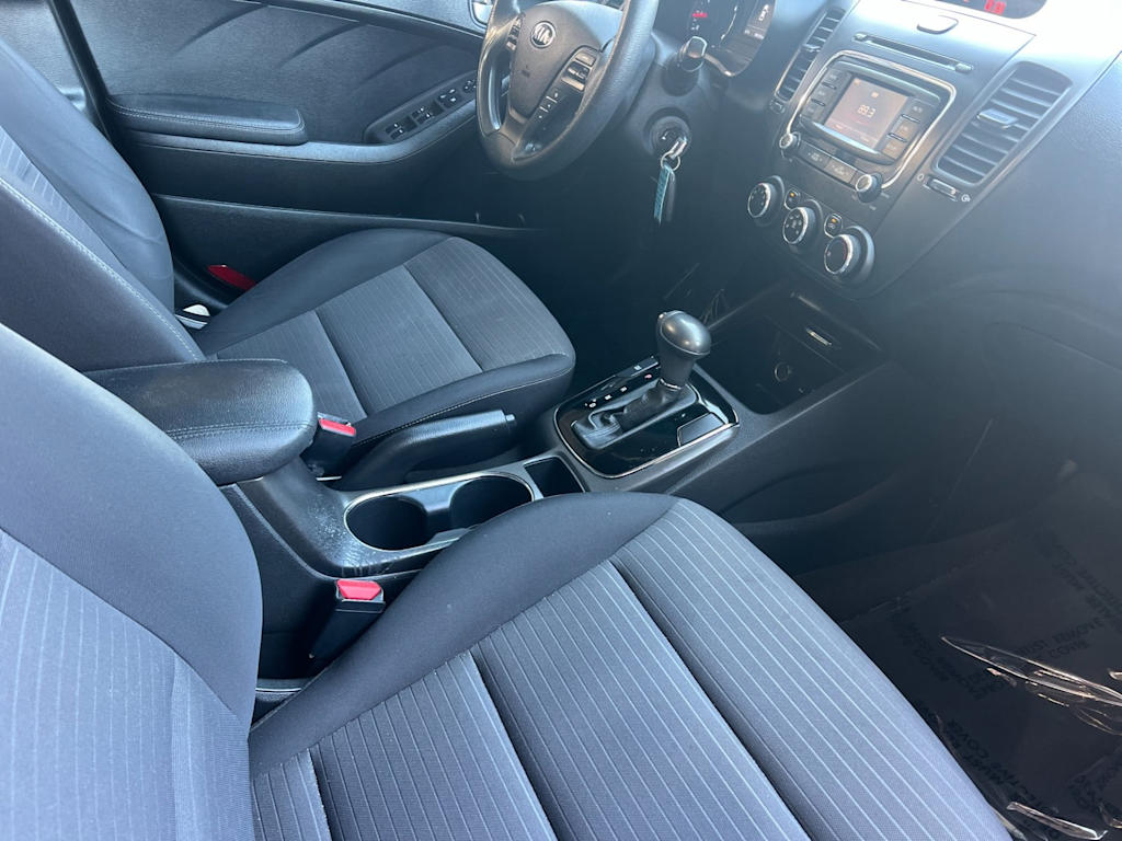 Thumbnail: 2017 Kia Forte - 10