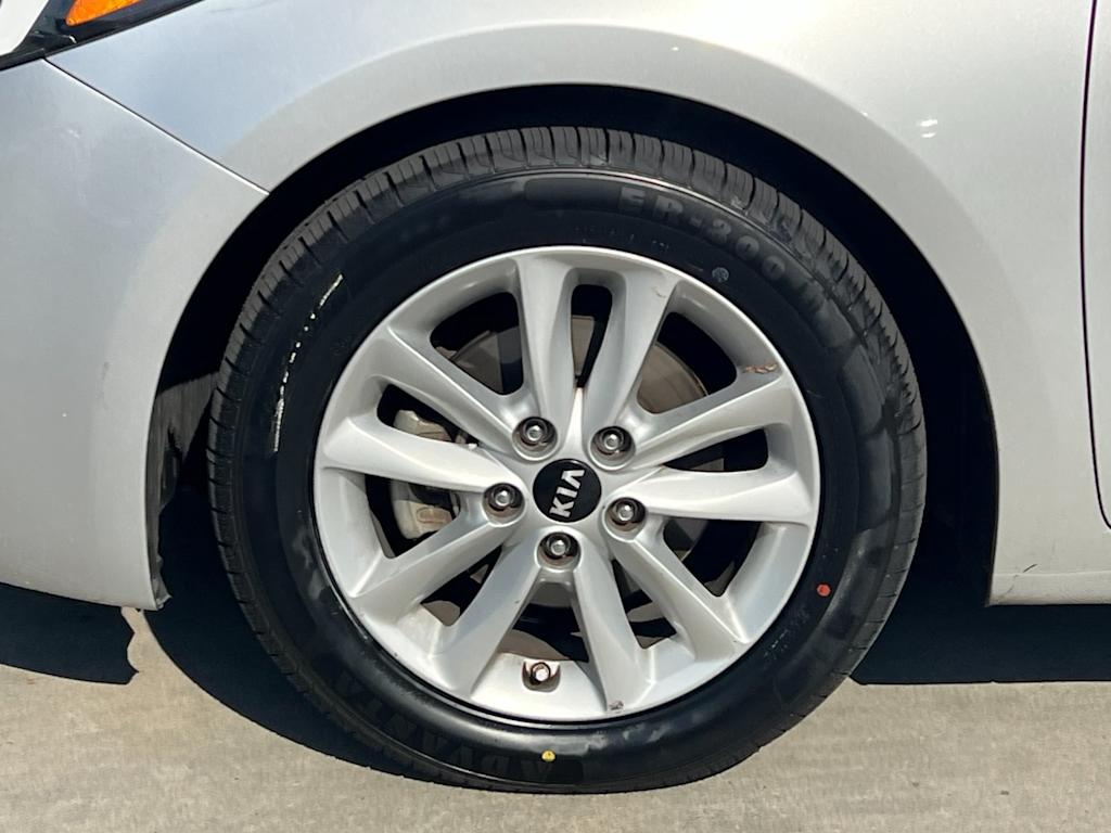 Thumbnail: 2017 Kia Forte - 8