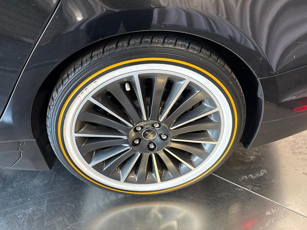 Thumbnail: 2016 Lincoln MKZ - 8