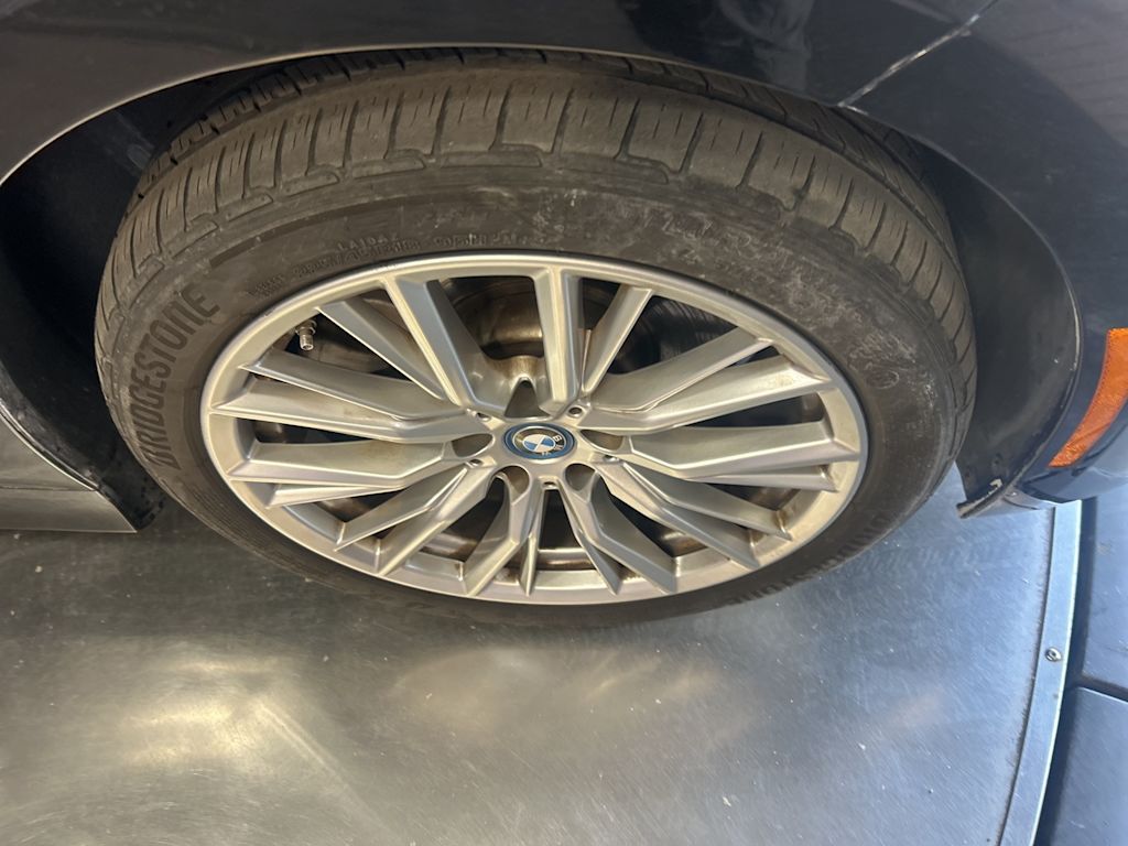 Thumbnail: 2024 BMW 3 Series - 6