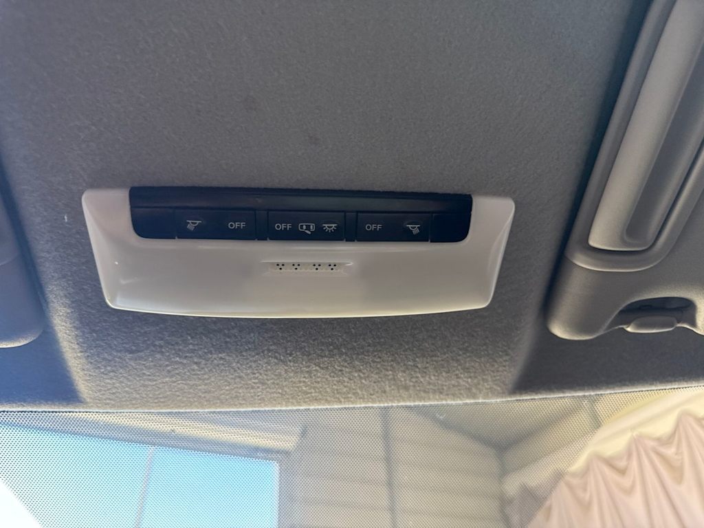 Thumbnail: 2019 Nissan Kicks - 23