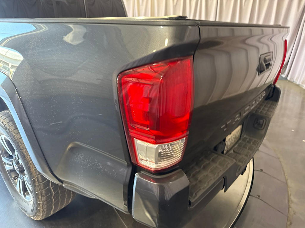 Thumbnail: 2016 Toyota Tacoma - 18