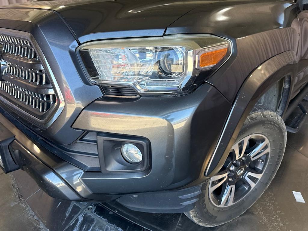Thumbnail: 2016 Toyota Tacoma - 17