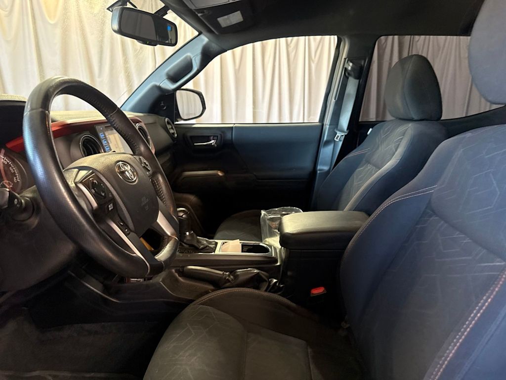 Thumbnail: 2016 Toyota Tacoma - 8