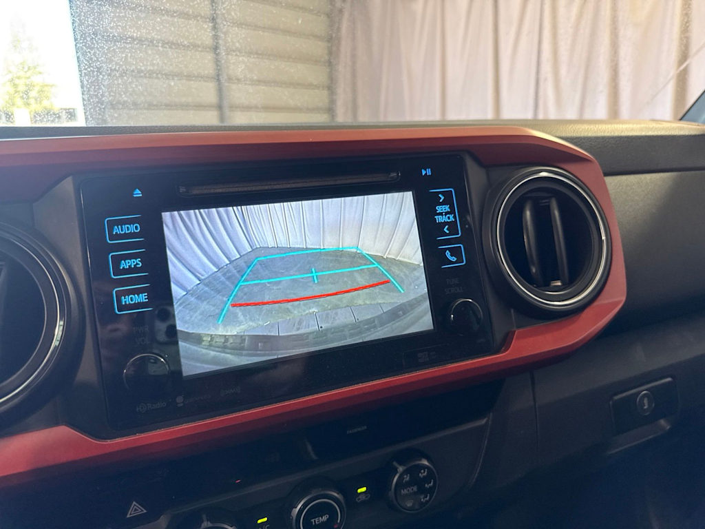 Thumbnail: 2016 Toyota Tacoma - 30