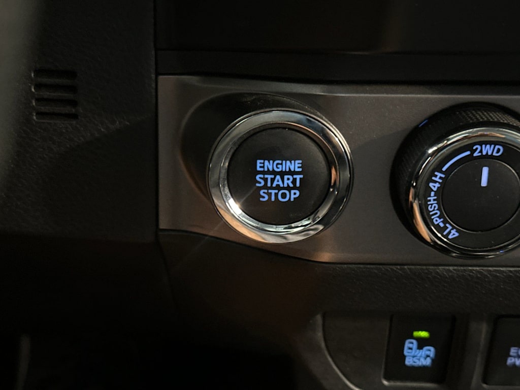 Thumbnail: 2023 Toyota Tacoma - 25