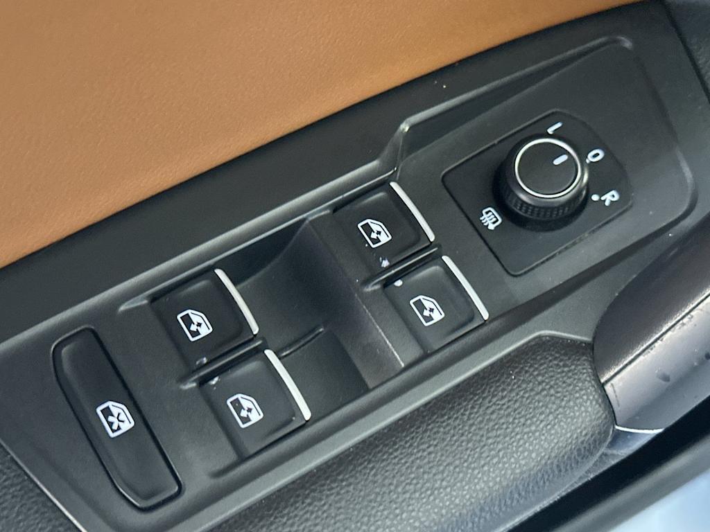 Thumbnail: 2018 Volkswagen Tiguan - 23