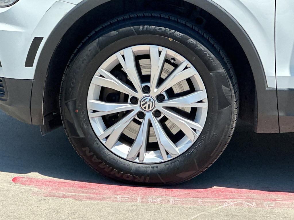 Thumbnail: 2018 Volkswagen Tiguan - 8