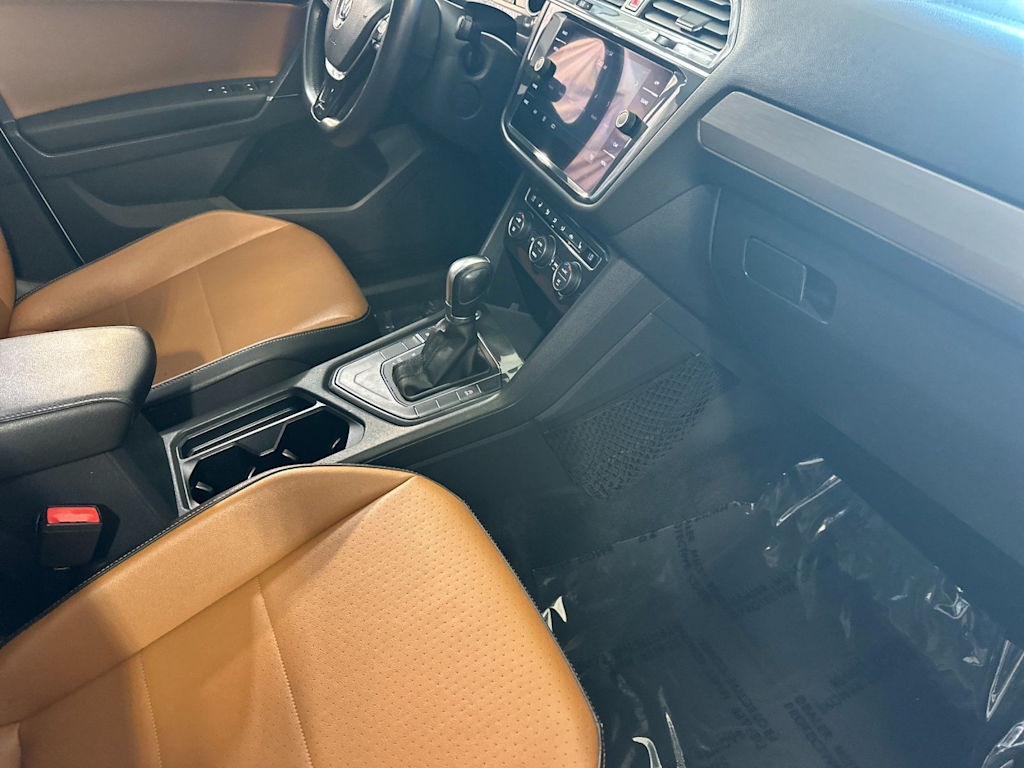Thumbnail: 2018 Volkswagen Tiguan - 12