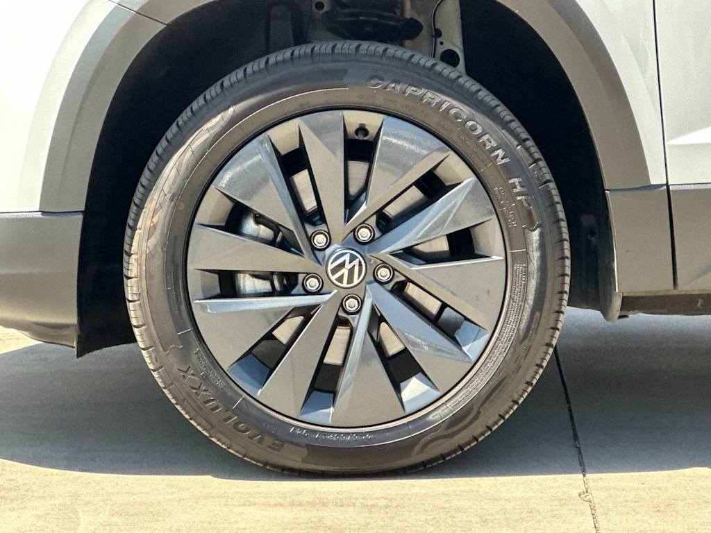 Thumbnail: 2022 Volkswagen Taos - 8