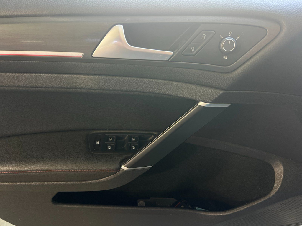 Thumbnail: 2019 Volkswagen Golf - 21