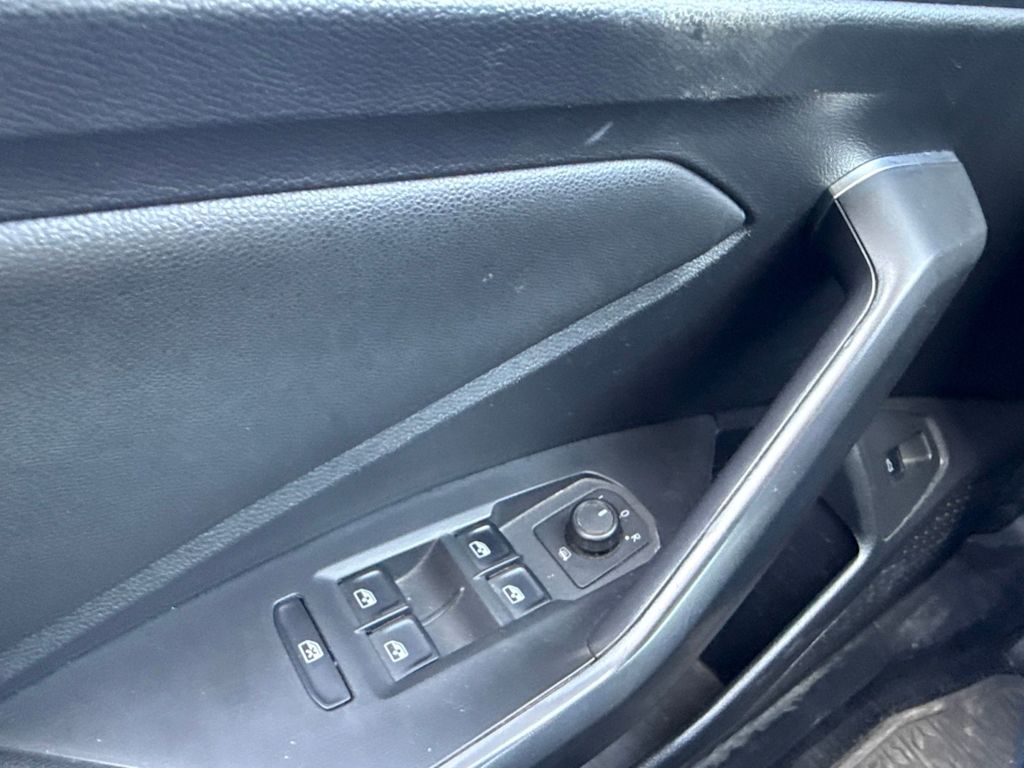 Thumbnail: 2020 Volkswagen Jetta - 16
