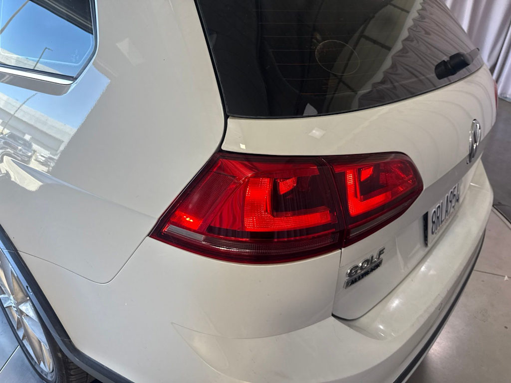Thumbnail: 2017 Volkswagen Golf - 18