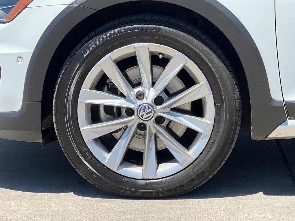 Thumbnail: 2017 Volkswagen Golf - 8
