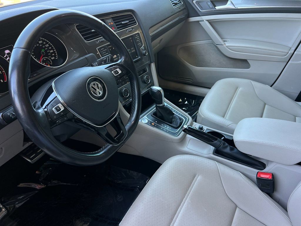 Thumbnail: 2017 Volkswagen Golf - 9