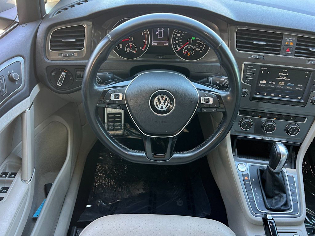 Thumbnail: 2017 Volkswagen Golf - 11