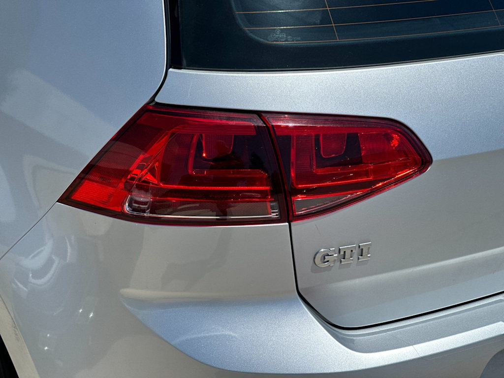 Thumbnail: 2016 Volkswagen Golf - 28