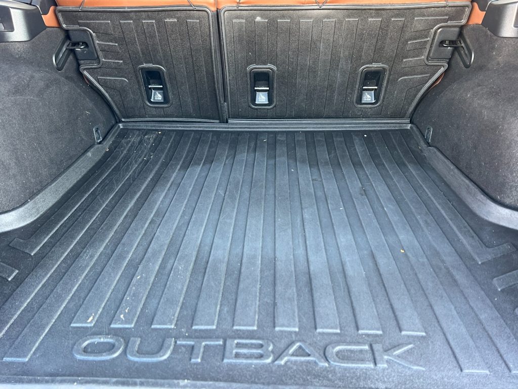 2018 Subaru Outback 3.6R Touring 16