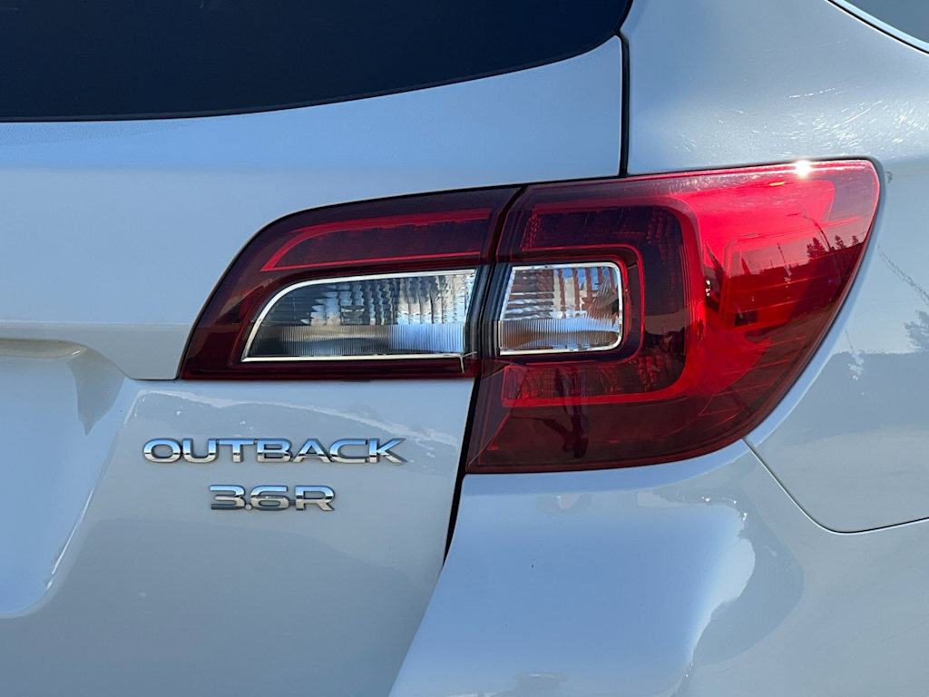 2018 Subaru Outback 3.6R Touring 30