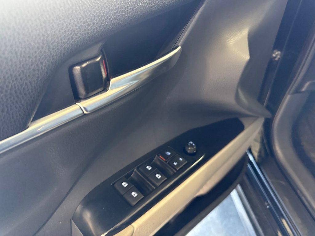 Thumbnail: 2018 Toyota Camry - 23