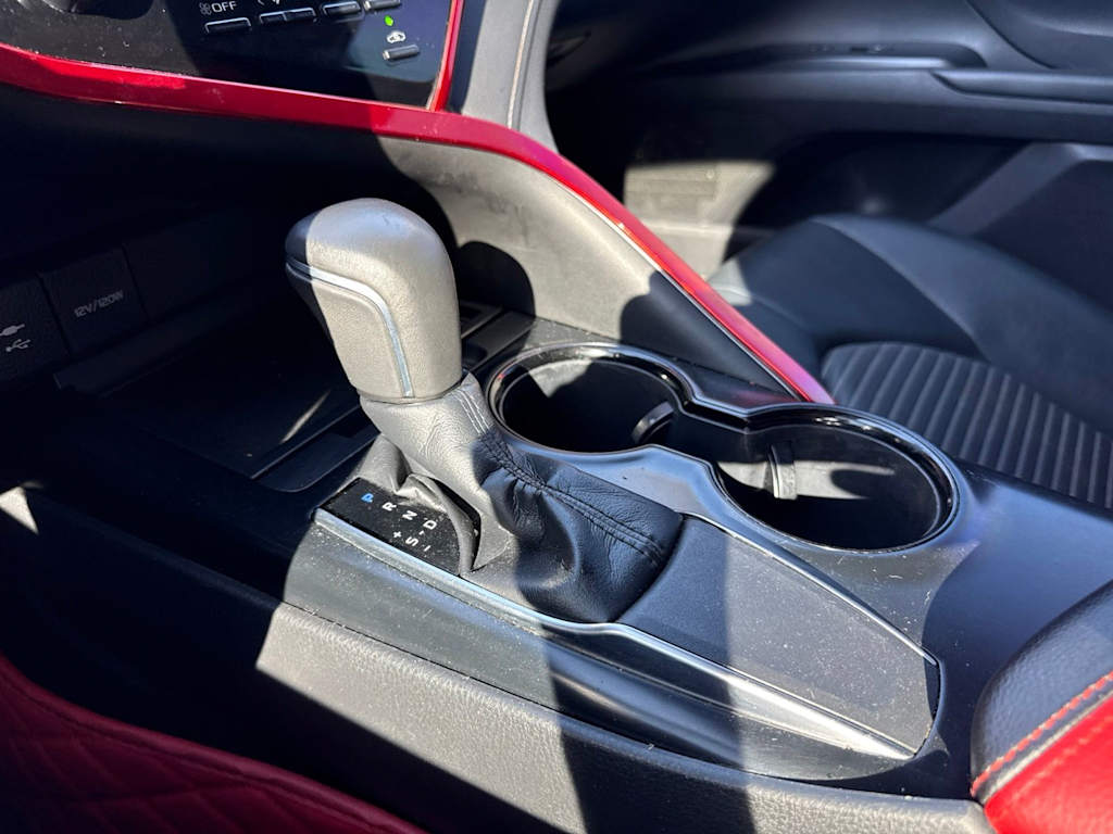Thumbnail: 2019 Toyota Camry - 12