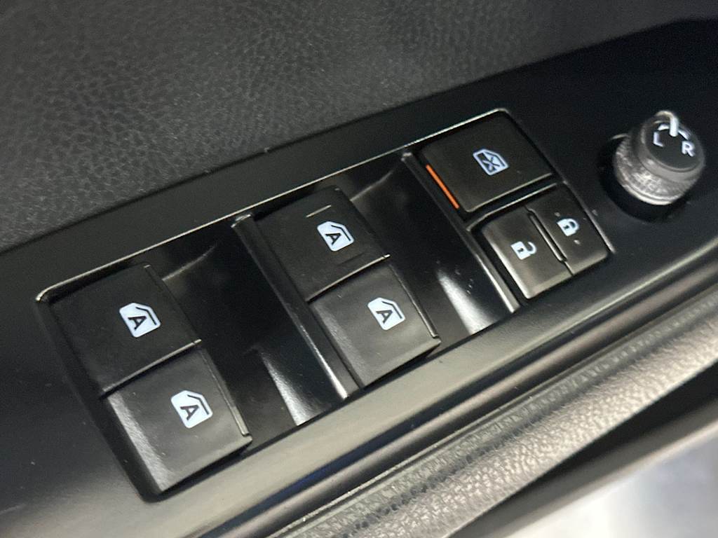 Thumbnail: 2019 Toyota Camry - 22