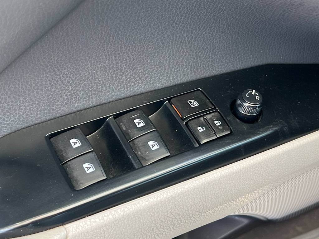 Thumbnail: 2018 Toyota Camry - 23