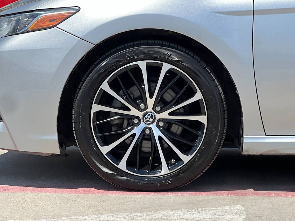 Thumbnail: 2018 Toyota Camry - 8