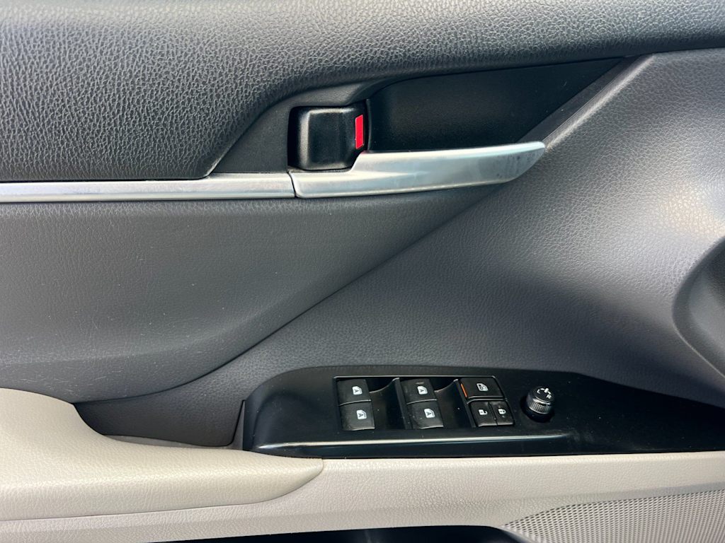 Thumbnail: 2018 Toyota Camry - 22