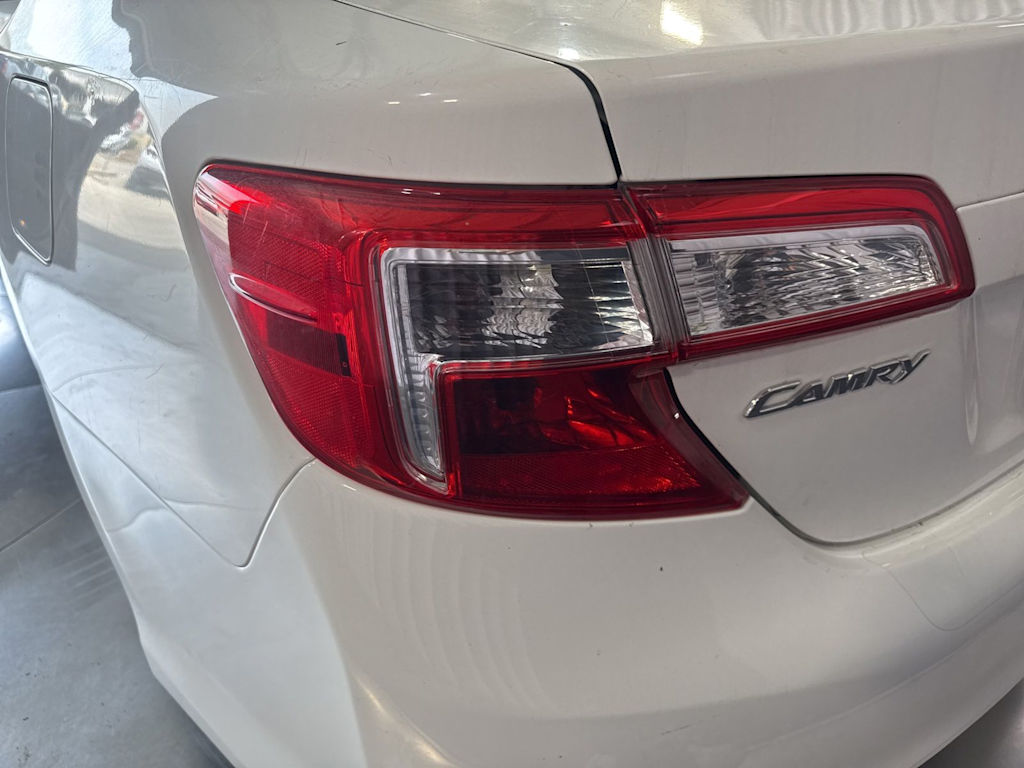 Thumbnail: 2012 Toyota Camry - 18