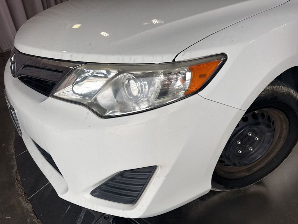 Thumbnail: 2012 Toyota Camry - 16