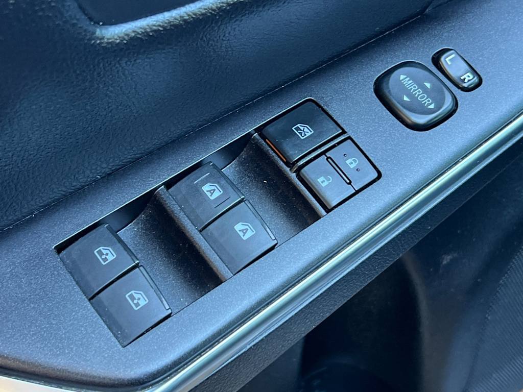 Thumbnail: 2016 Toyota Camry - 23