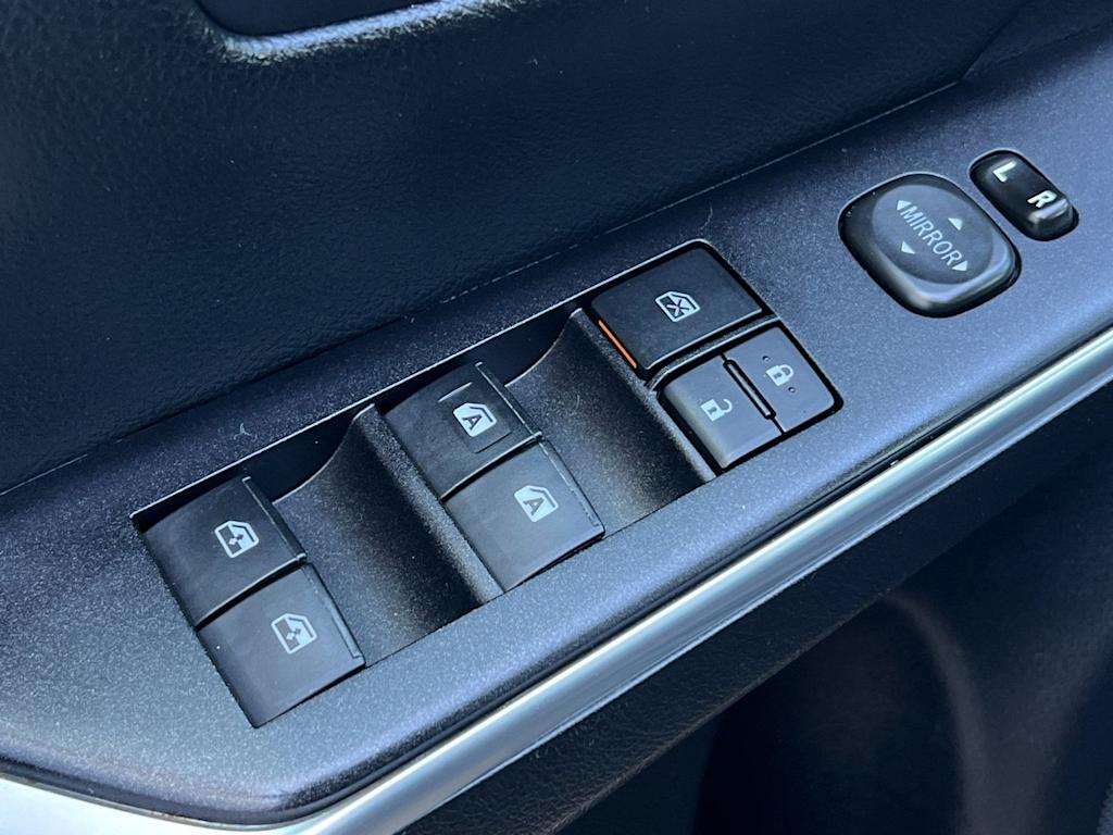 Thumbnail: 2015 Toyota Camry - 22