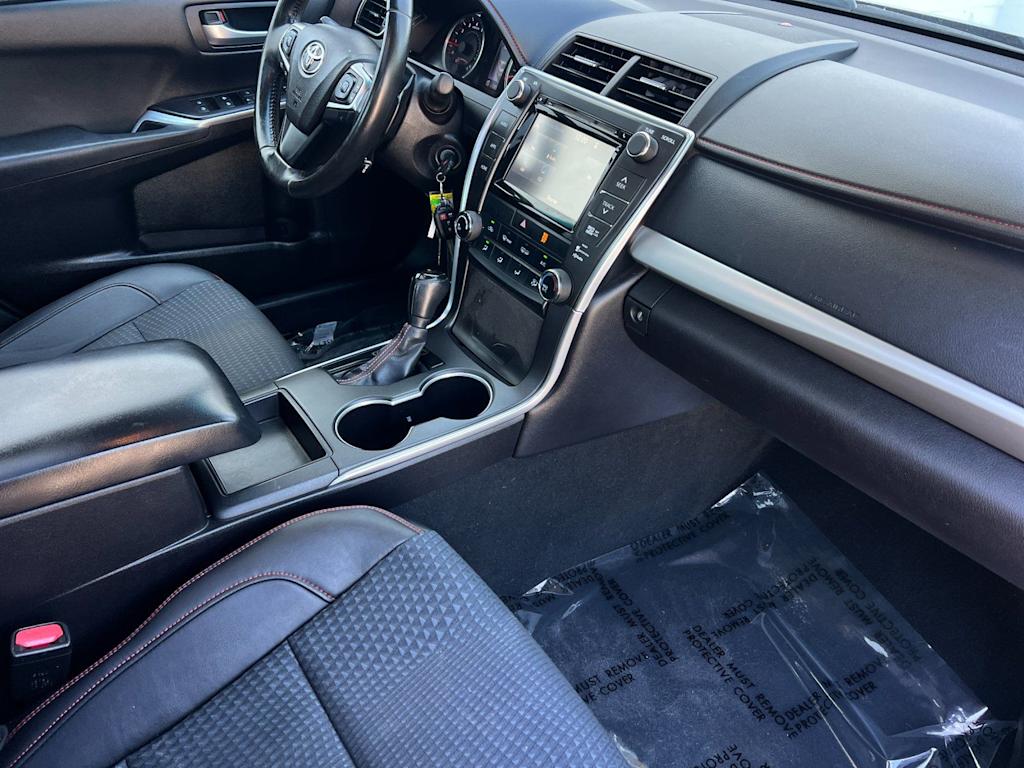 Thumbnail: 2015 Toyota Camry - 12