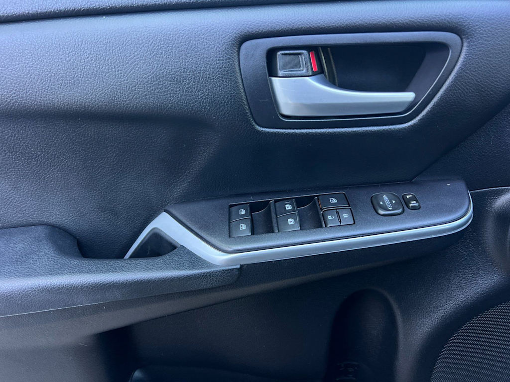 Thumbnail: 2015 Toyota Camry - 21