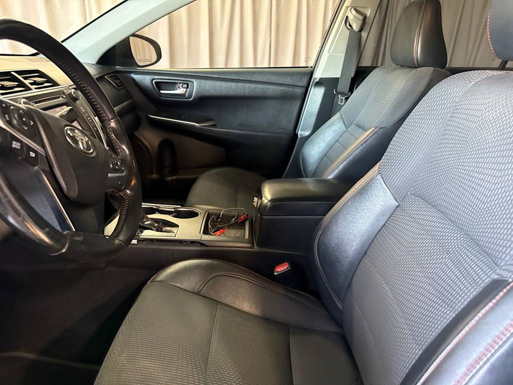Thumbnail: 2016 Toyota Camry - 9