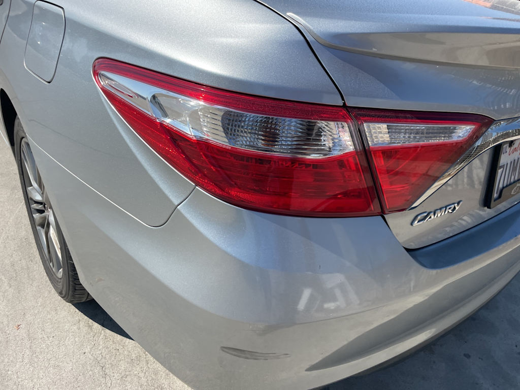 2016 Toyota Camry SE 23